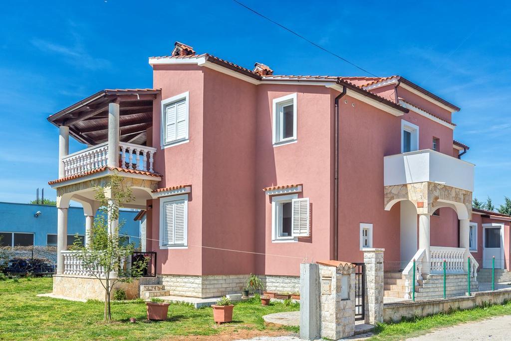 Chude Apartment *