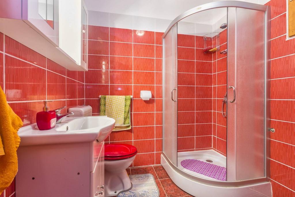 Chude Apartment *